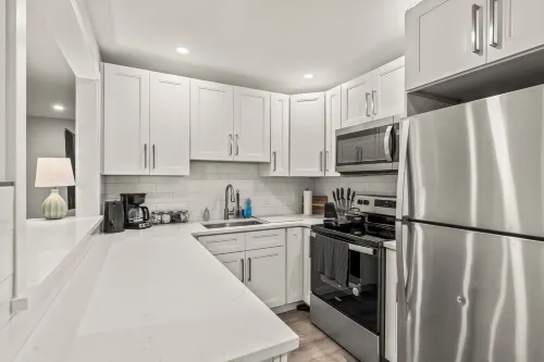 Therapeutic 2 King Bedroom Apartment in Downtown Conshohocken Hotels in Conshohocken