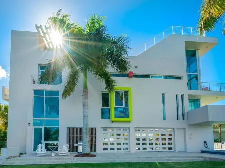 Exclusive 5-Level Waterfront Solstice House on Sarasota Bay