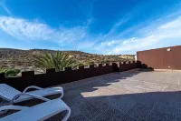 INCREDIBLE VILLA:ESCALE PARADIS/11 bdrms/9 baths/23 beds/25pers/ 2 pools/ chef Hotels in Awrir