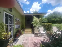 Private Garden Efficiency in Downtown Ocala. Close to Silver Springs.