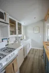 Charming cottage with Rock View Morro Bay - Kitchenette