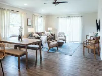 Pet Friendly 2bed/2bath coastal hideaway