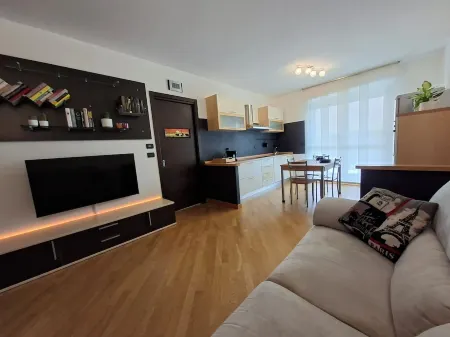 TWO-ROOM APARTMENT WITH PRIVATE GARDEN