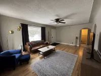 Newly remodeled 2-bedroom house with WiFi, conveniently located in Great Falls