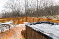 Charming 2-bedroom Country Cottage with Hot Tub Hotels in Fremont