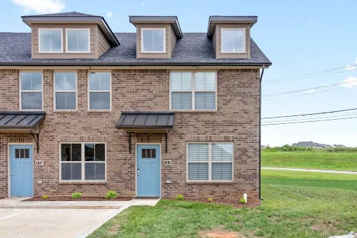 Full Kitchen, Outdoor Patio, and Large TVs - Modern Townhome Oasis Hotels in Clarksville