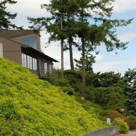 'Harbor View Grand'—Grand View, Home, Hot Tub, Sauna, and Concert Grand Piano.
