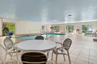 Comfort Suites - Pools