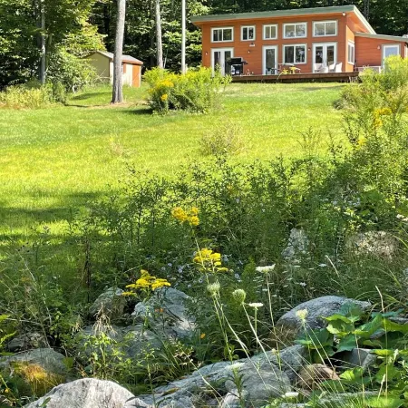 Frank Lloyd Wright Inspired, Private, Mountain Views, Easy Access & Parking
