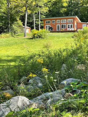 Private, mountain views,easy access Отели в г. Уэстон