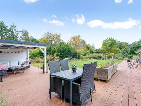 "Wolfger" - 250m from the sea Отели в г. Стевнс