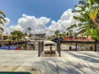 Pool & Home Theater: Lighthouse Point Home! Hotels in Lighthouse Point