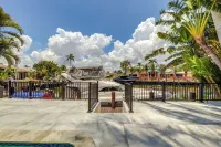 Pool & Home Theater: Lighthouse Point Home!