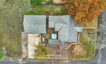 Harley House with Hot Tub & Grill - Historic District