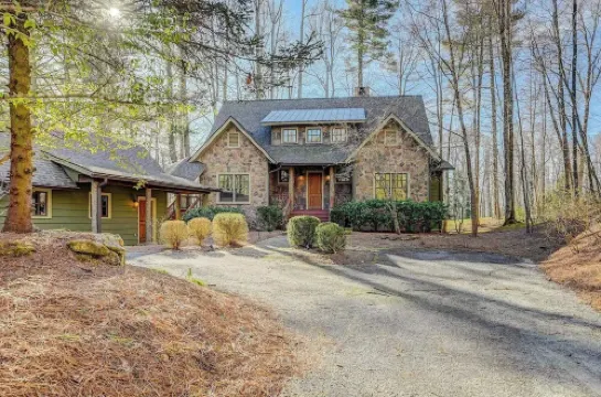 Luxury Mountain Home: Golf, HotTub, Mountains, Lake, and Trillium Club Amenities Hotels in Hamburg