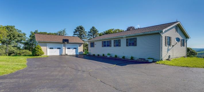 Muncy Vacation Rental w/ Deck & Views Ξενοδοχεία στην πόλη Lycoming County