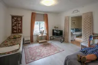 FirstHome GuestHouse Hotel a 