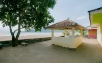 Villa Ratu Pantai فنادق في Ciracap