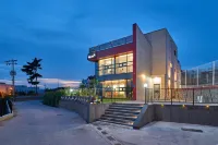 Daebudo DuMong DalGeum Pool Villa