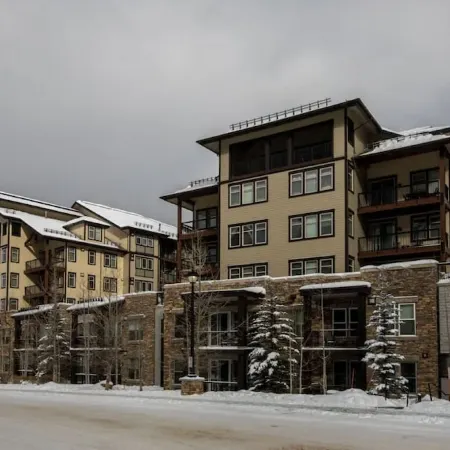 Location and Comfort - One Bedroom Ski In / Ski out, Hot Tub and Fire Pit Отели рядом с достопримечательностью «Горнолыжный курорт Винтер-Парк»
