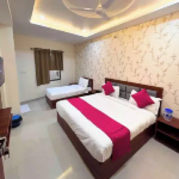 โรงแรม โอม พาเลซ