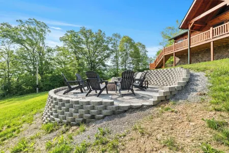 Charming 5-bedroom Cabin with Movie Theater, Hot Tub, and WiFi
