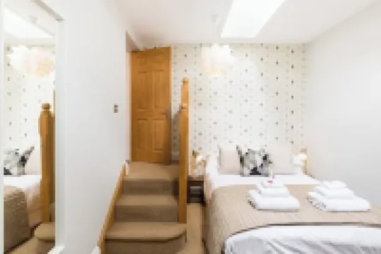 Malvern Wells Apartment with Lovely Balcony Views