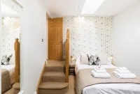 Malvern Wells Apartment with Lovely Balcony Views