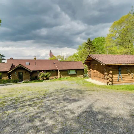 Peaceful Bedford Escape: Deck & Stunning Views!