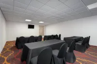 Days Inn and Suites by Wyndham Hammond, IN - Wifi