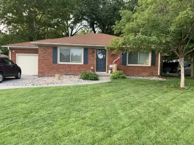 Charming 3 Bedroom House Conveniently Located in Central Lincoln 하이드 옵저버토리 앳 홈스 파크 주변 호텔