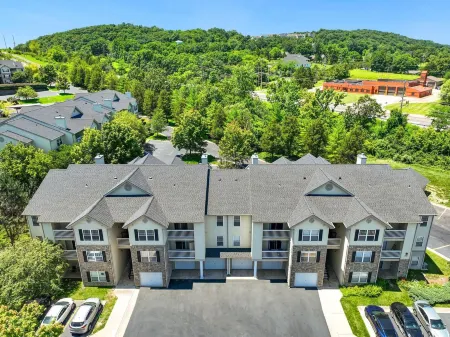 Landing Apartments - Eureka