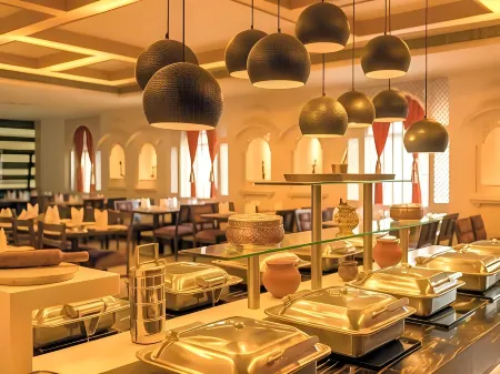 Howard Plaza the Fern, Agra Отели рядом с достопримечательностью «Tomb of I'timād-ud-Daulah»