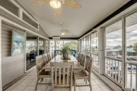 Gulf Hidden Jewel POOL Kayak bikes fish from dock Hotels in Matlacha