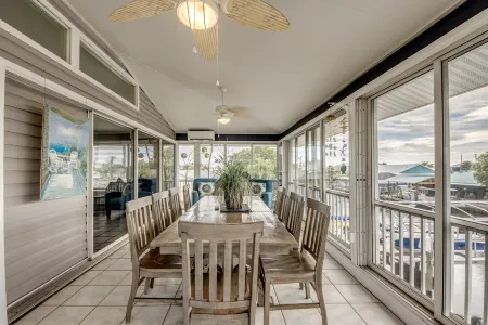 Gulf Hidden Jewel POOL Kayak bikes fish from dock Отели в г. Matlacha