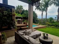 Sunny family home in the winelands