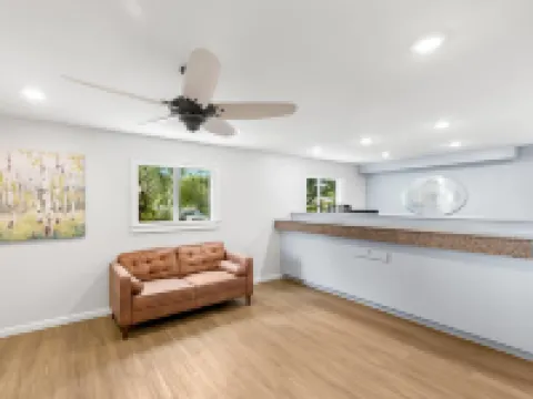 Suburban Studios Lakeland North I-4 Hotels in Lakeland