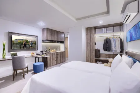 Citadines Antasari Jakarta Отели рядом с достопримечательностью «Sampoerna Strategic Square»