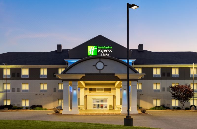 Holiday Inn Express & Suites North Fremont by IHG