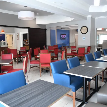 Holiday Inn Express & Suites VALDOSTA WEST - MALL AREA by IHG