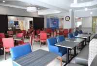 Holiday Inn Express & Suites VALDOSTA WEST - MALL AREA by IHG - breakfast