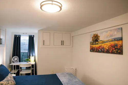 Cozy 2Br w/ Backyard Fun + Dog Friendly - Sleeps 6 Hotel a Vancouver