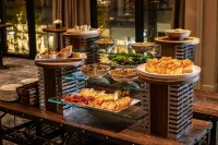 The Row Hotel at Assembly Row, Autograph Collection - breakfast