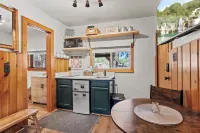 Timber Lodge Cabin 6 - Homestays