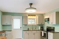 Cozy 2Br Home: with Lake Access & Work Space Hotels in Springfield Township