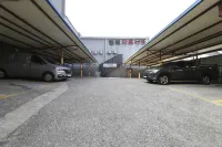Gunsan Hotel May - parking