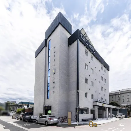 Hotel Sono Отели рядом с достопримечательностью «Церковь Таптон»