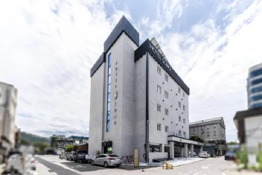 Hotel Sono Отели рядом с достопримечательностью «Songwol-dong Fairy Tale Village»
