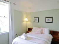 Cosy Sun-Filled Cottage Hotels in Tenterfield