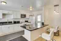 Between la and Orange County Quiet Getaway with Patio